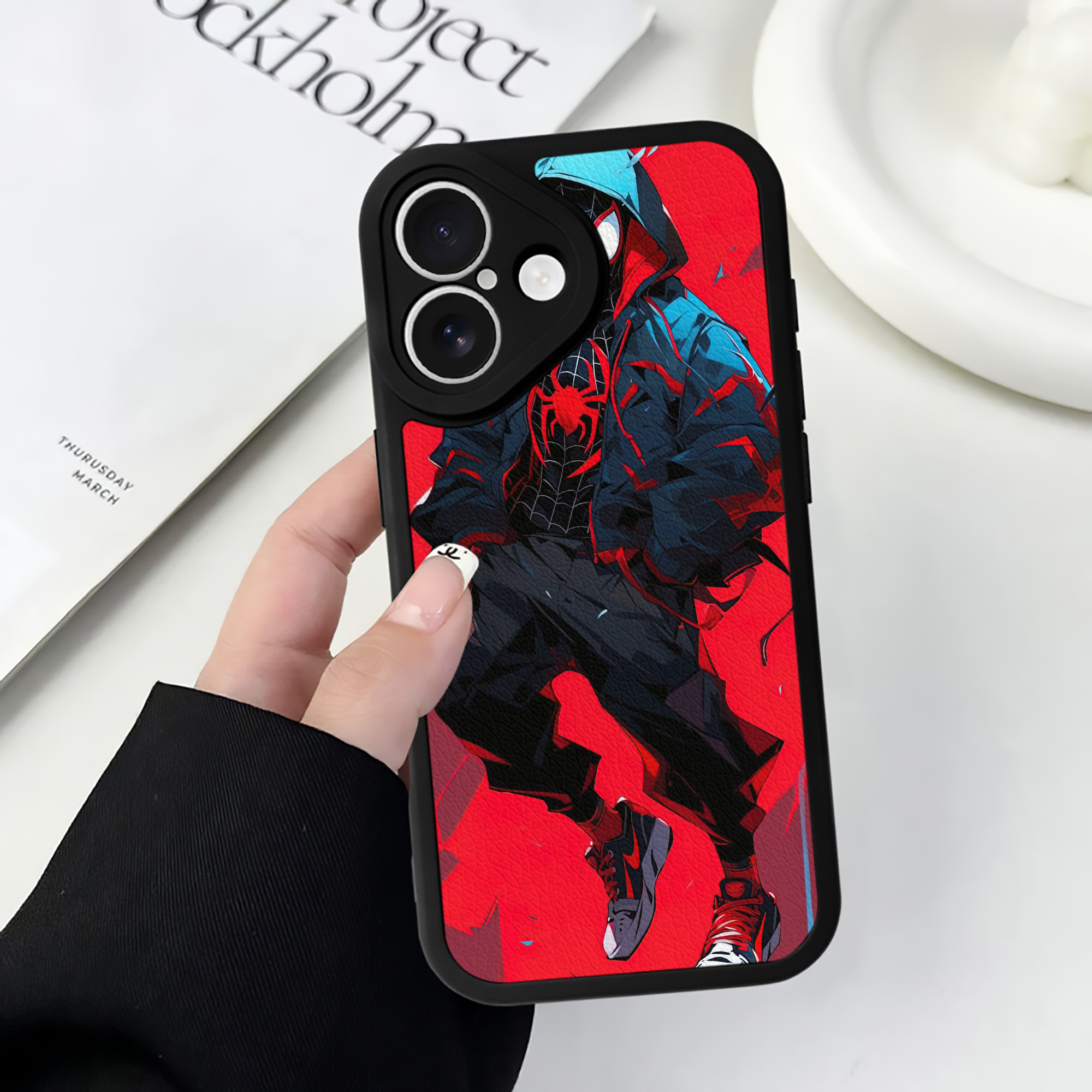 Spider Man スパイダーマン 【iPhone 16シリーズ対応】シリコンスマホケース（レザー調） 材質：シリコン
